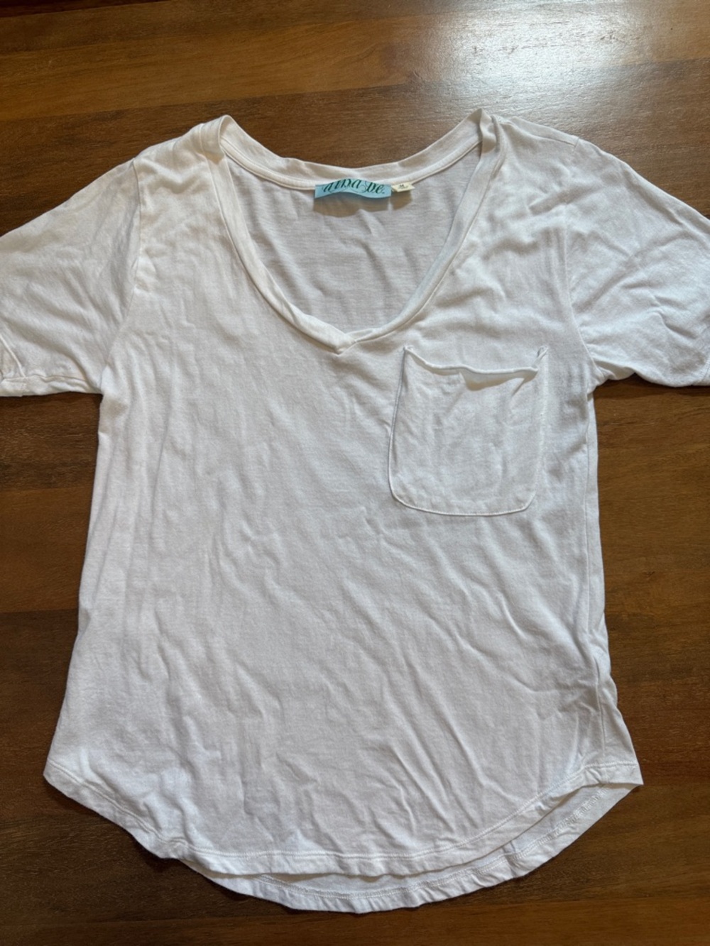 Francesca's Collections Sz M White Short Sleeve V-Neck Pocket Tee